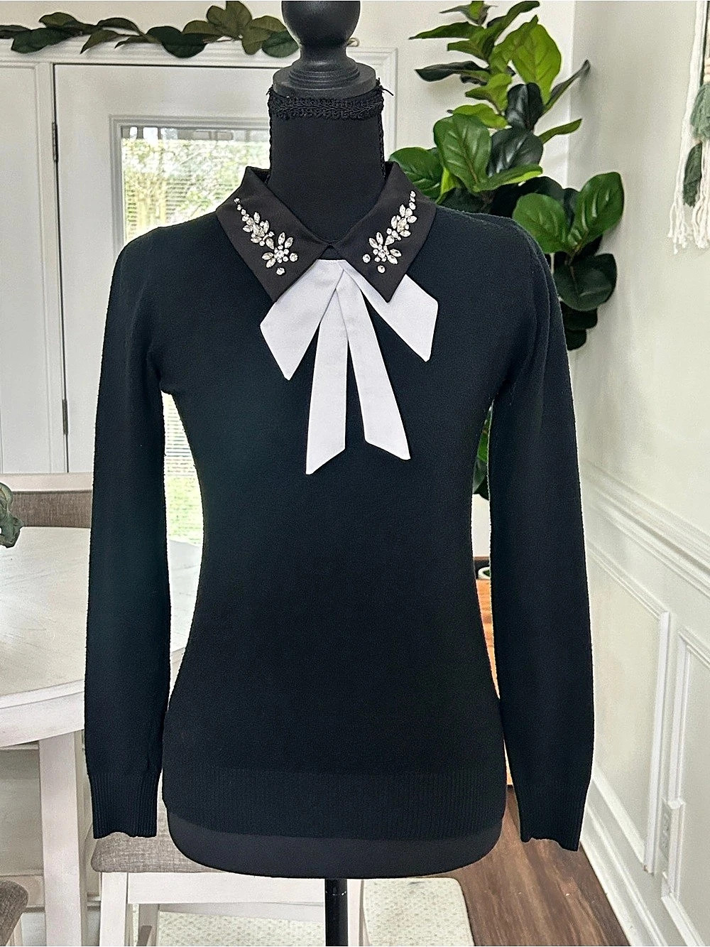 Vinizzbend Embellished Collar Sweater in Black & White